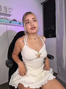 Snapshot of JoselinFlower_ chatting on 05.19.26 JoselinFlower online show from 05.19.26