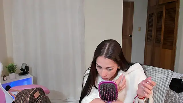 shanakendal2 online show from 02.18.25