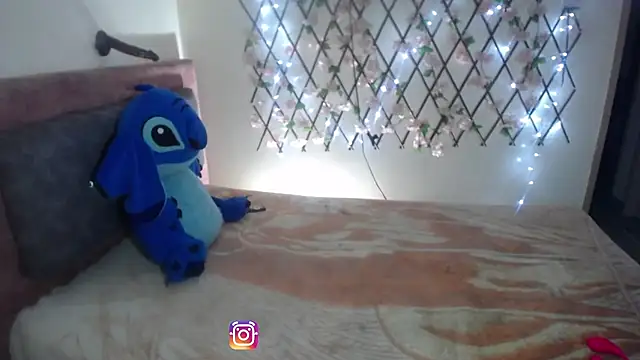 roxy roxxan online show from 04.15.26