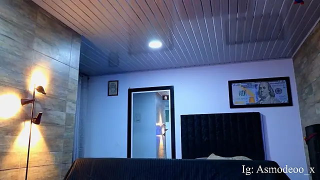 Snapshot of AsmodeoCox chatting on 09.18.25 AsmodeoCox online show from 09.18.25