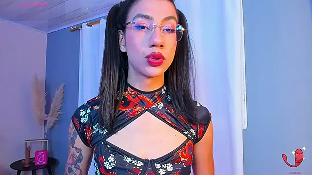 Snapshot of sofiaa_grey_ chatting on 10.28.25 sofiaa grey online show from 10.28.25