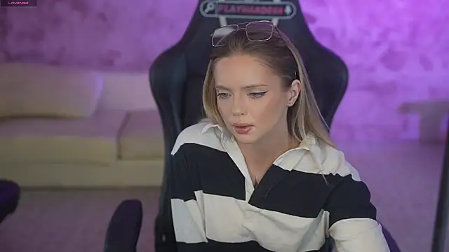 Snapshot of Cassy-Celestial_ chatting on 05.12.26 Cassy-Celestial online show from 05.12.26