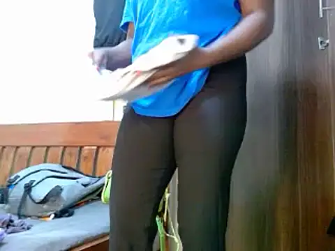 Snapshot of Sweet_choc chatting on 03.12.25 Sweet choc online show from 03.12.25