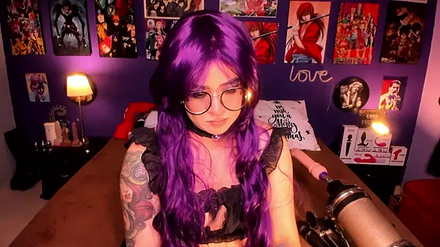 Snapshot of anne_cross chatting on 12.17.24 anne cross online show from 12.17.24