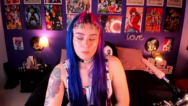 Snapshot of anne_cross chatting on 02.04.25 anne cross online show from 02.04.25