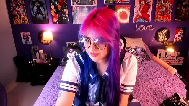 Snapshot of anne_cross chatting on 03.18.25 anne cross online show from 03.18.25