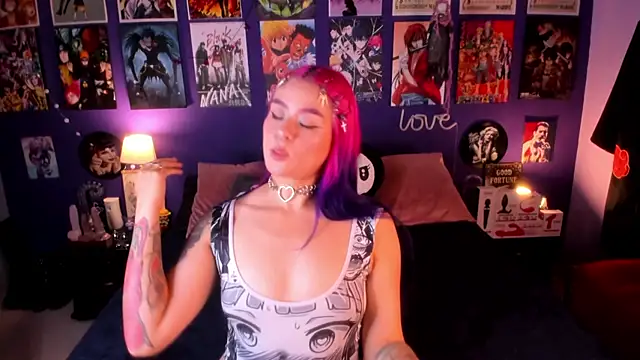 Snapshot of anne_cross chatting on 10.15.25 anne cross online show from 10.15.25