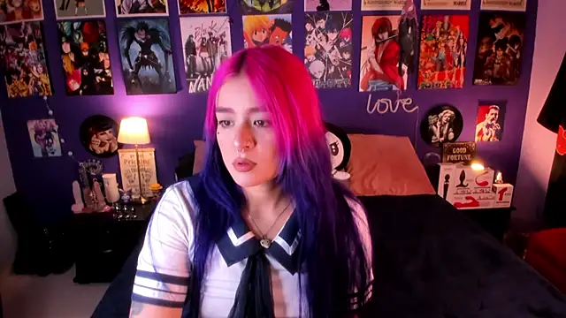 Snapshot of anne_cross chatting on 10.17.25 anne cross online show from 10.17.25