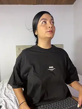 Snapshot of DashaStar chatting on 12.15.24 DashaStar online show from 12.15.24