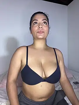 Snapshot of DashaStar chatting on 03.19.25 DashaStar online show from 03.19.25