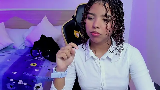 aurora rodriguez online show from 01.04.25
