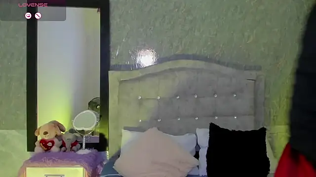 aurora rodriguez online show from 03.23.25