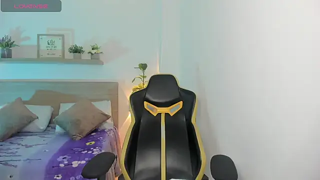 aurora rodriguez online show from 10.24.25