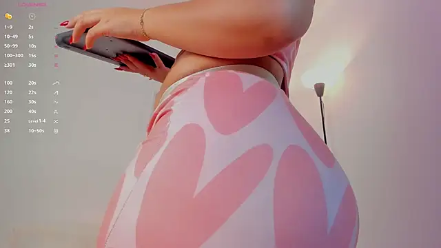 Snapshot of iara_martinez chatting on 11.30.25 iara martinez online show from 11.30.25