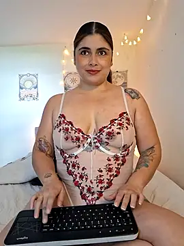 Snapshot of Juliietha_servas chatting on 10.05.25 Juliietha servas online show from 10.05.25