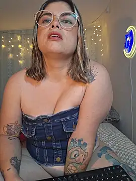 Juliietha servas online show from 04.15.26