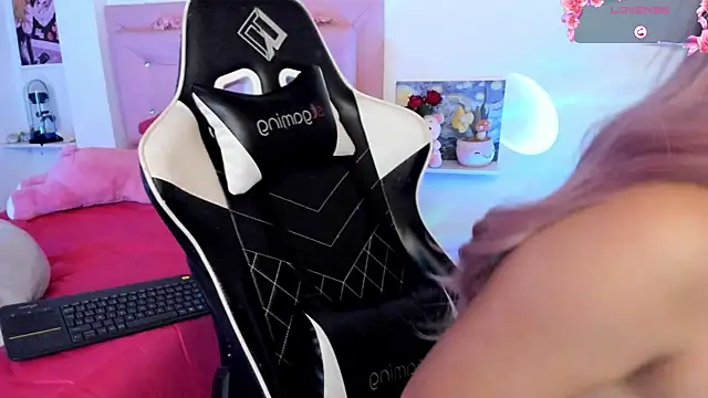 Snapshot of little_jade chatting on 11.13.25 little jade online show from 11.13.25