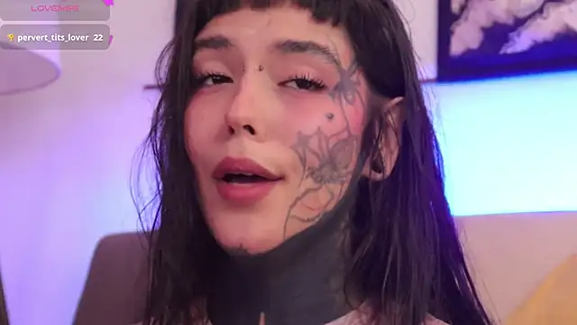 Snapshot of SylveonFox chatting on 10.06.25 SylveonFox online show from 10.06.25