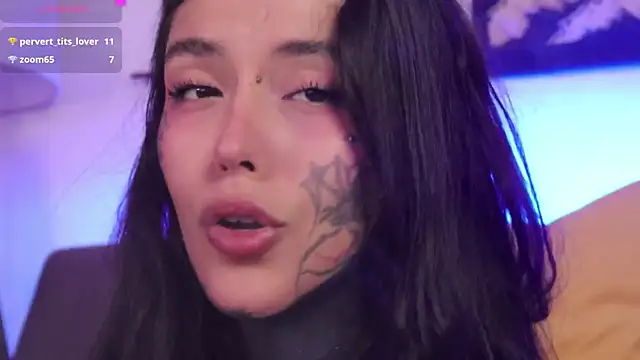 Snapshot of SylveonFox chatting on 10.21.25 SylveonFox online show from 10.21.25