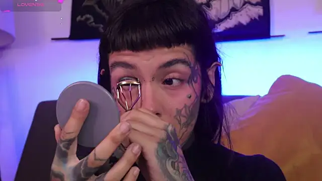 Snapshot of SylveonFox chatting on 10.30.25 SylveonFox online show from 10.30.25