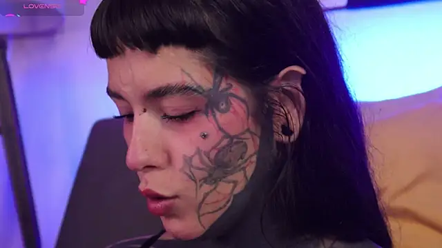 Snapshot of SylveonFox chatting on 10.30.25 SylveonFox online show from 10.30.25