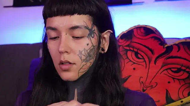 Snapshot of SylveonFox chatting on 11.12.25 SylveonFox online show from 11.12.25