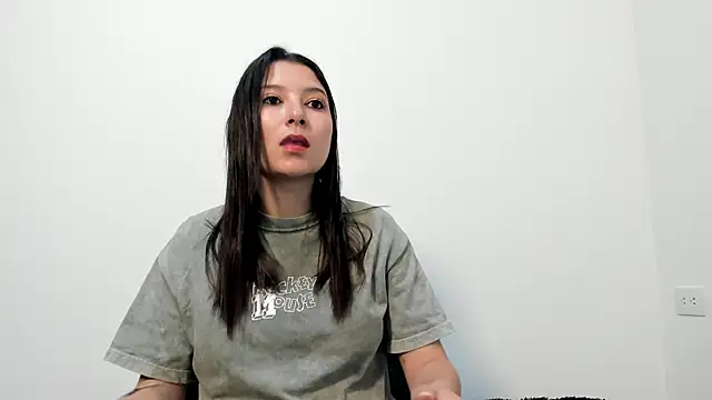 Snapshot of cami-01 chatting on 10.01.25 cami-01 online show from 10.01.25