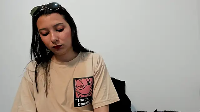 Snapshot of cami-01 chatting on 10.13.25 cami-01 online show from 10.13.25