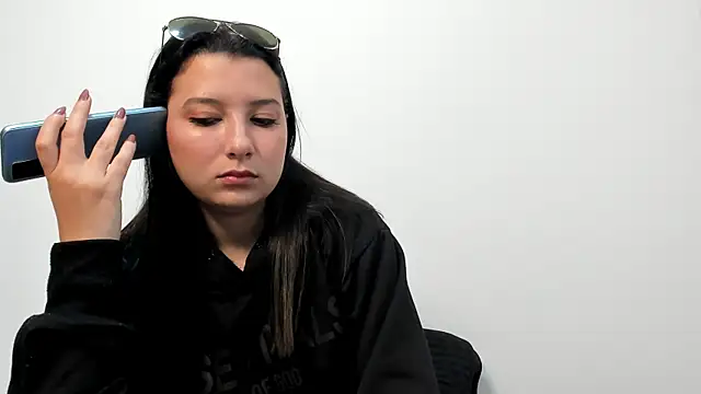 Snapshot of cami-01 chatting on 10.23.25 cami-01 online show from 10.23.25