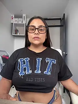 Snapshot of Sol_biglips chatting on 03.18.25 Sol biglips online show from 03.18.25