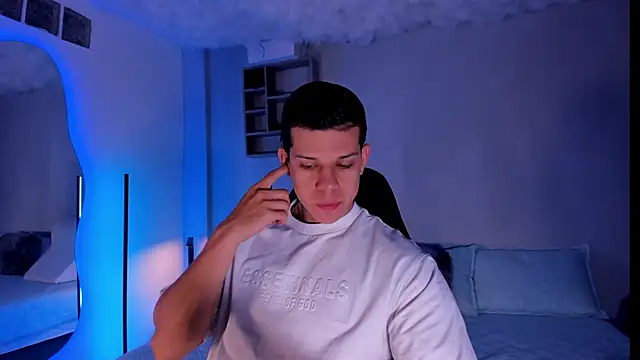 Snapshot of MarcoSullivan chatting on 10.28.25 MarcoSullivan online show from 10.28.25