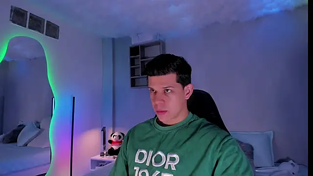 Snapshot of MarcoSullivan chatting on 11.12.25 MarcoSullivan online show from 11.12.25