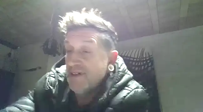 Snapshot of oopsxx chatting on 01.29.25 oopsxx online show from 01.29.25