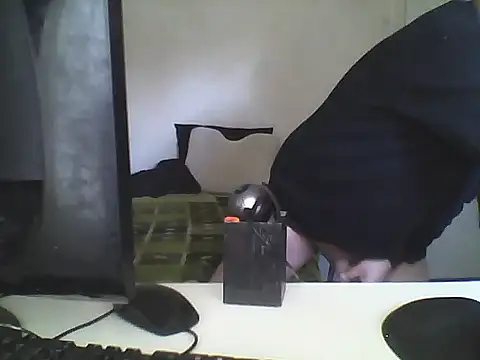 Snapshot of oopsxx chatting on 02.17.25 oopsxx online show from 02.17.25