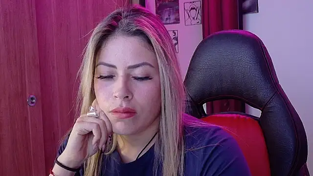 Snapshot of Natalia_Montoya chatting on 10.09.25 Natalia Montoya online show from 10.09.25