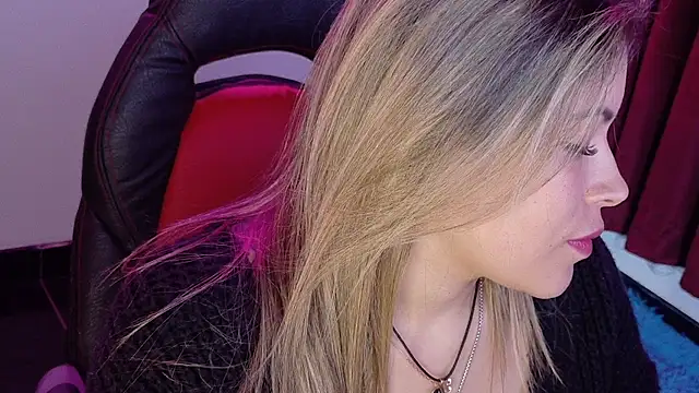 Snapshot of Natalia_Montoya chatting on 10.16.25 Natalia Montoya online show from 10.16.25