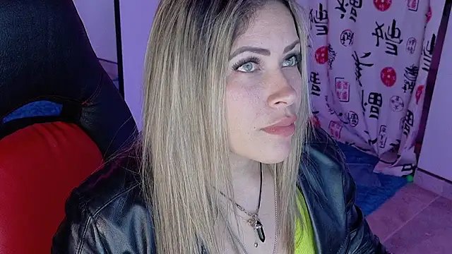 Snapshot of Natalia_Montoya chatting on 10.22.25 Natalia Montoya online show from 10.22.25