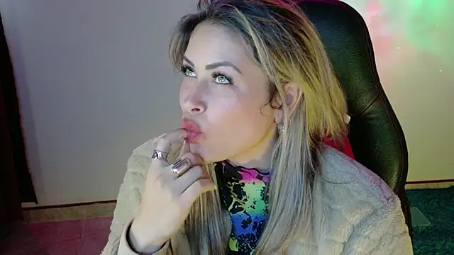 Snapshot of Natalia_Montoya chatting on 10.23.25 Natalia Montoya online show from 10.23.25