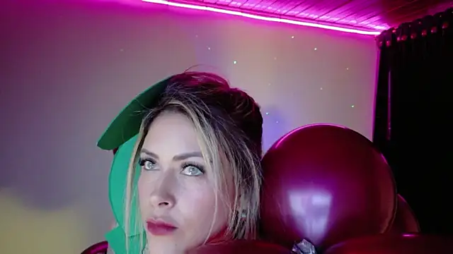 Snapshot of Natalia_Montoya chatting on 10.26.25 Natalia Montoya online show from 10.26.25