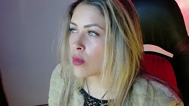 Snapshot of Natalia_Montoya chatting on 11.04.25 Natalia Montoya online show from 11.04.25