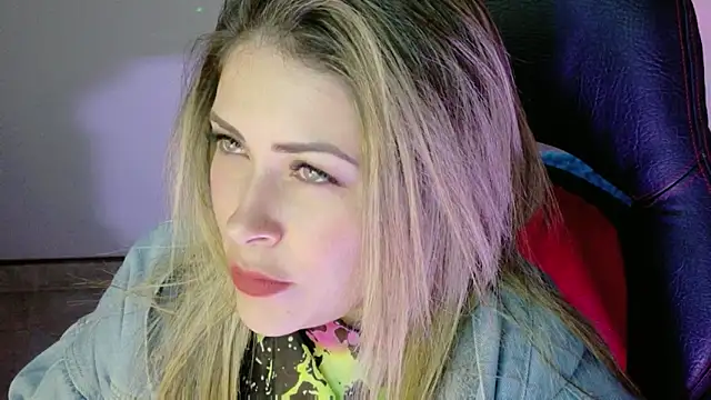 Snapshot of Natalia_Montoya chatting on 11.12.25 Natalia Montoya online show from 11.12.25