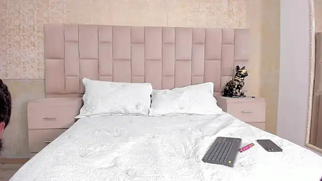 Snapshot of LaurenSnow chatting on 01.18.25 LaurenSnow online show from 01.18.25