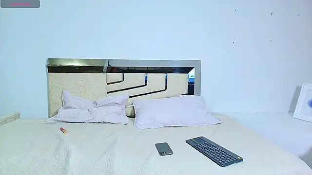 Snapshot of LaurenSnow chatting on 02.20.25 LaurenSnow online show from 02.20.25