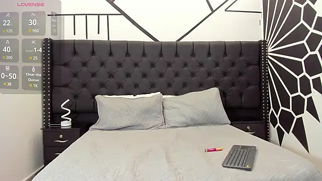 Snapshot of LaurenSnow chatting on 02.27.25 LaurenSnow online show from 02.27.25