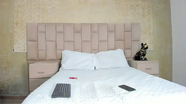 Snapshot of LaurenSnow chatting on 02.28.25 LaurenSnow online show from 02.28.25