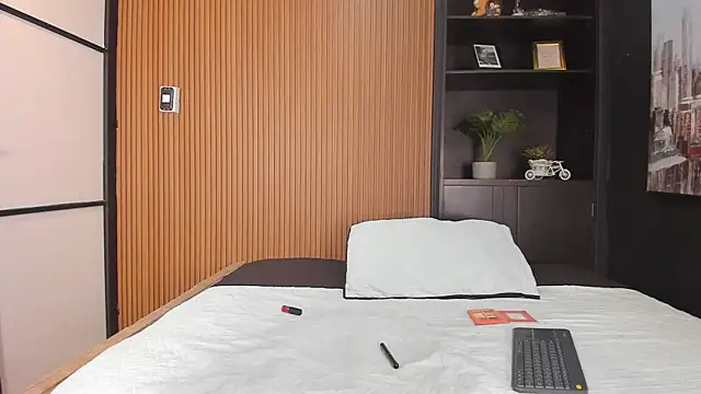 LaurenSnow online show from 12.16.25