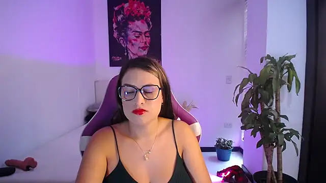 esmeraldaa230 online show from 10.30.25