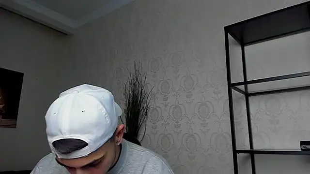 Snapshot of BrandonTate chatting on 12.04.24 BrandonTate online show from 12.04.24