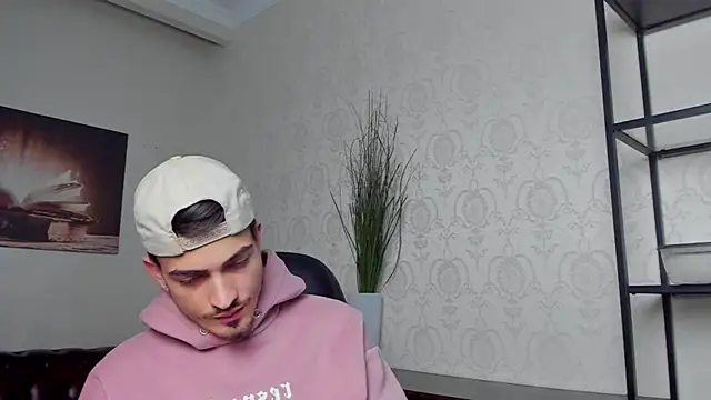 Snapshot of BrandonTate chatting on 12.05.24 BrandonTate online show from 12.05.24