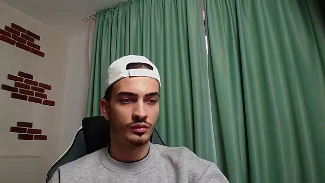 Snapshot of BrandonTate chatting on 12.10.24 BrandonTate online show from 12.10.24